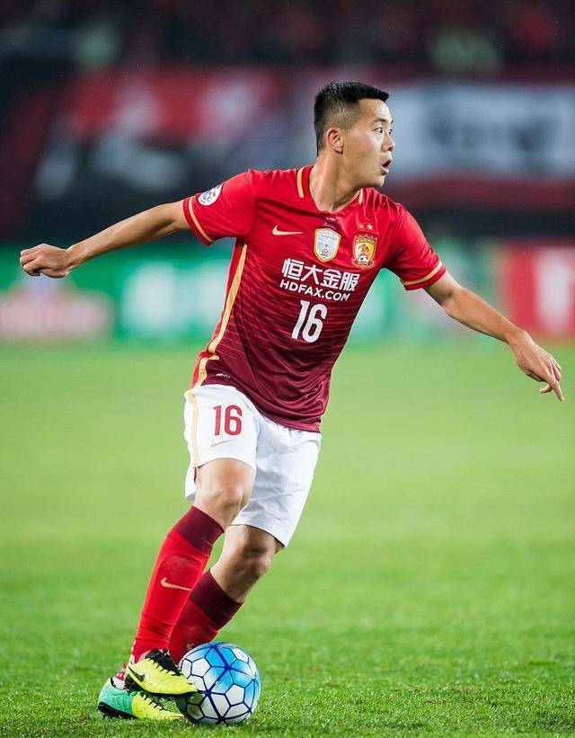 包含中超球员披荆斩棘，勇夺多项国内联赛桂冠的词条